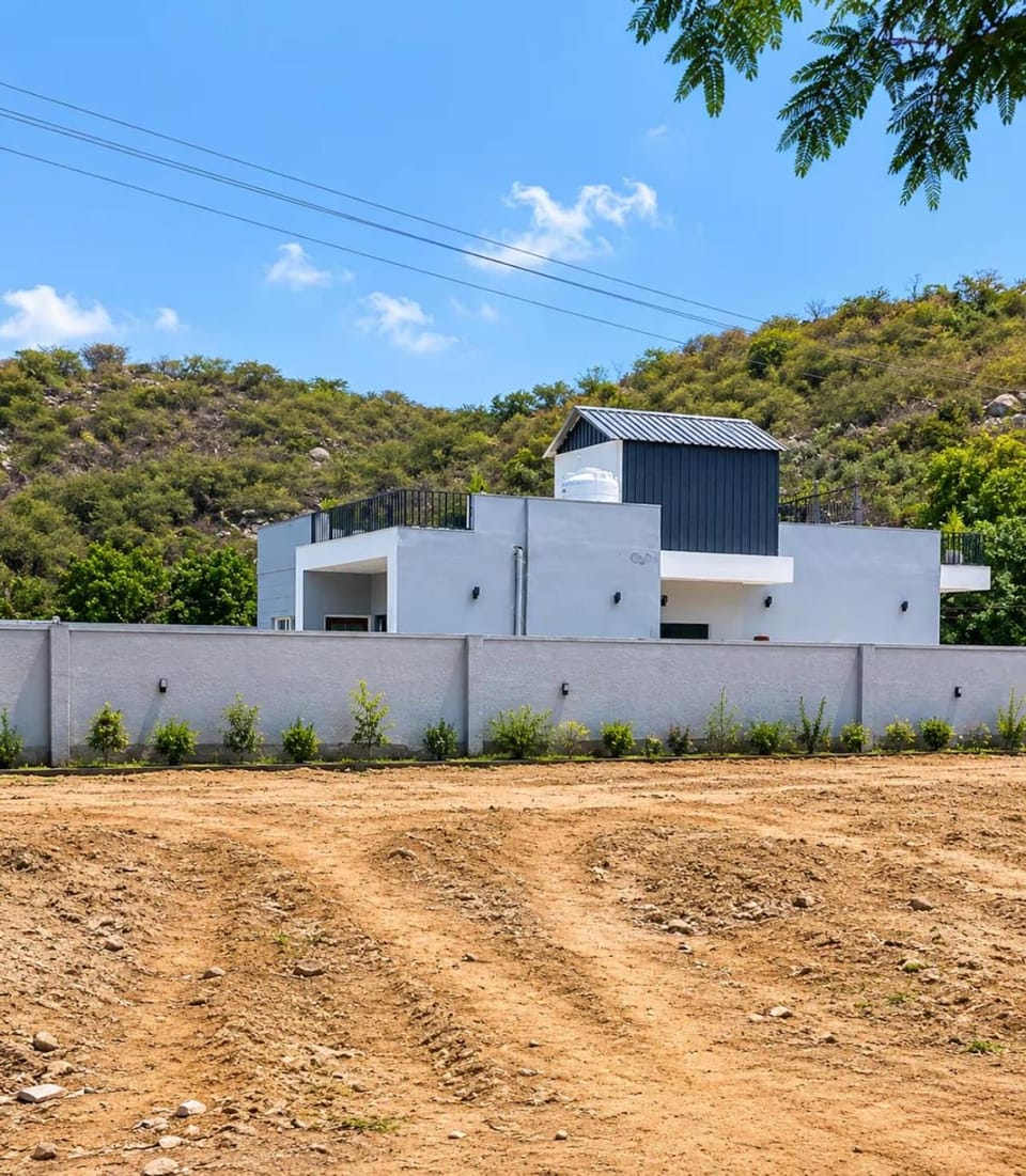 4j Aravalli Farms Villa in Haryana