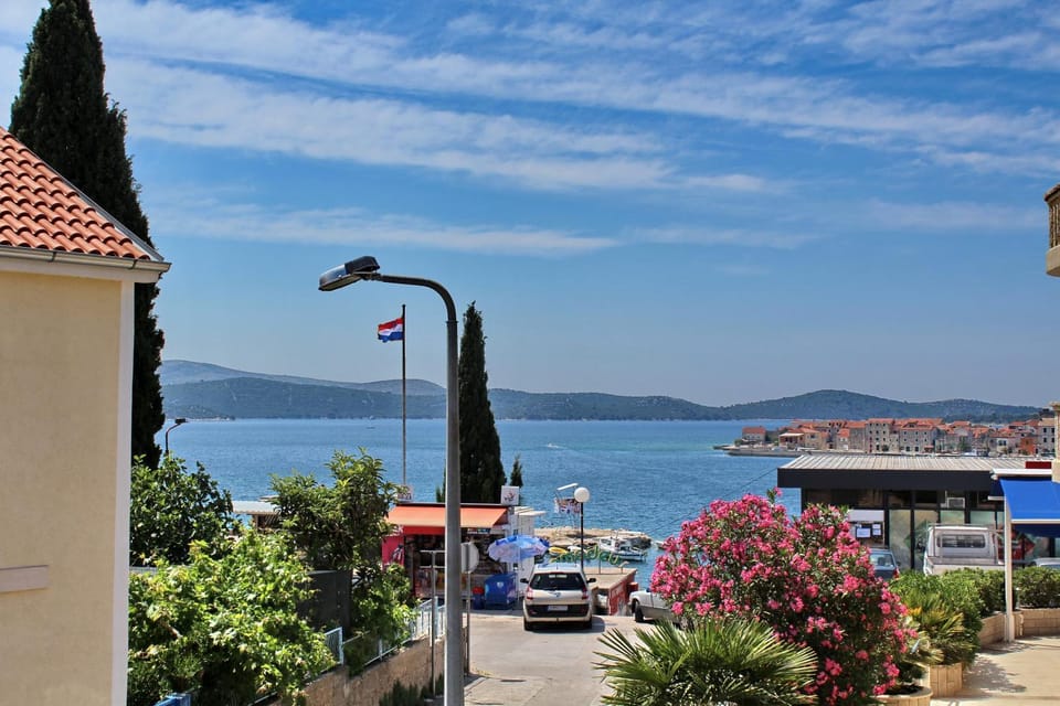 Neighbourhood, Sea view