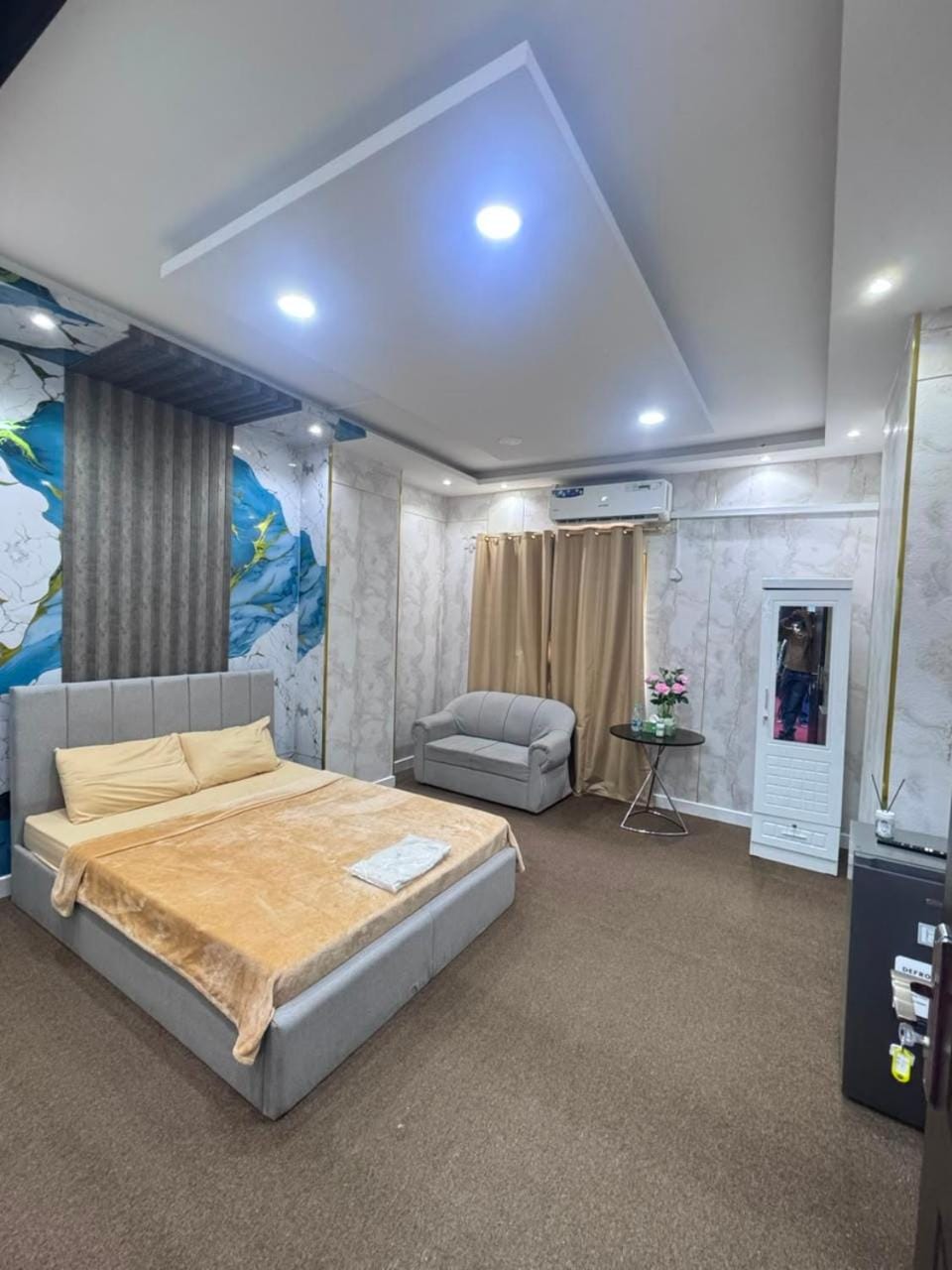 Bed, Photo of the whole room, Bedroom
