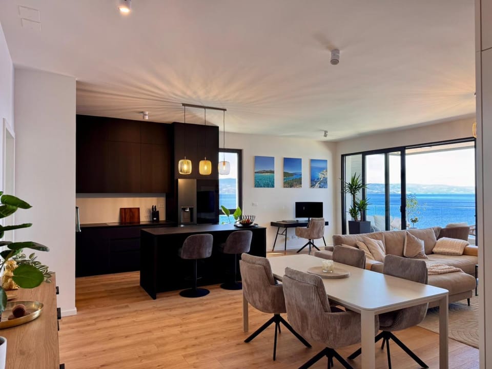 Jedro i Sidro Luxury Seafront Apartment with Panoramic Sea View Apartment in Split-Dalmatia County
