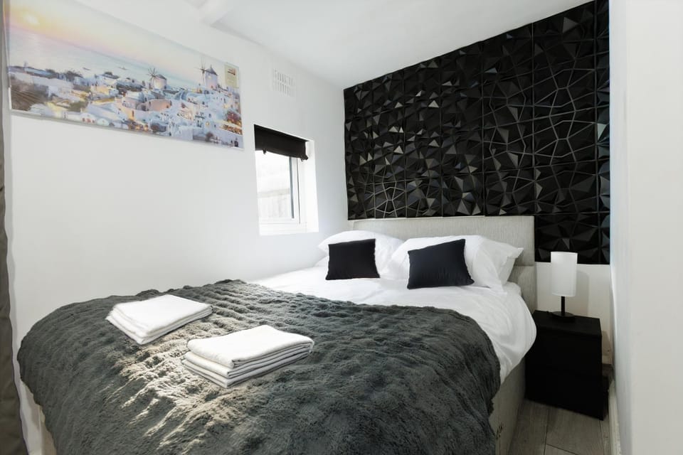 Bed, Photo of the whole room, Bedroom, towels, wardrobe