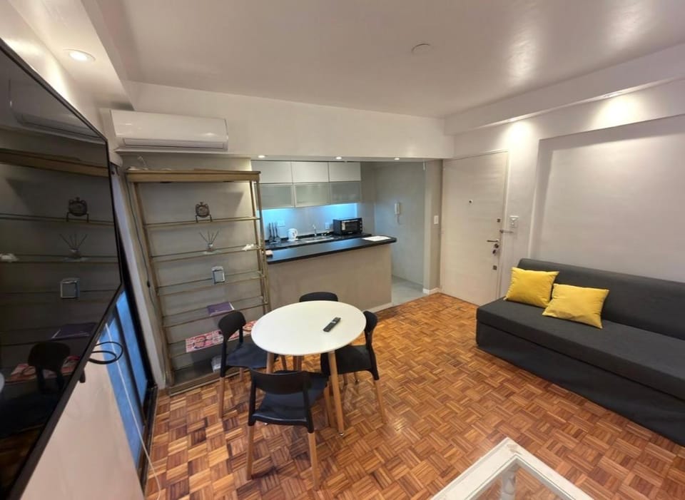 Dpto Practico y céntrico en Barrio Norte Recoleta Apartment in Buenos Aires