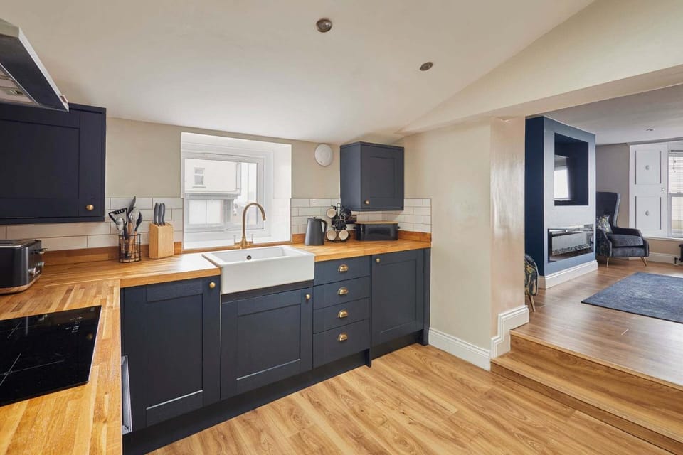 Kitchen or kitchenette, Living room