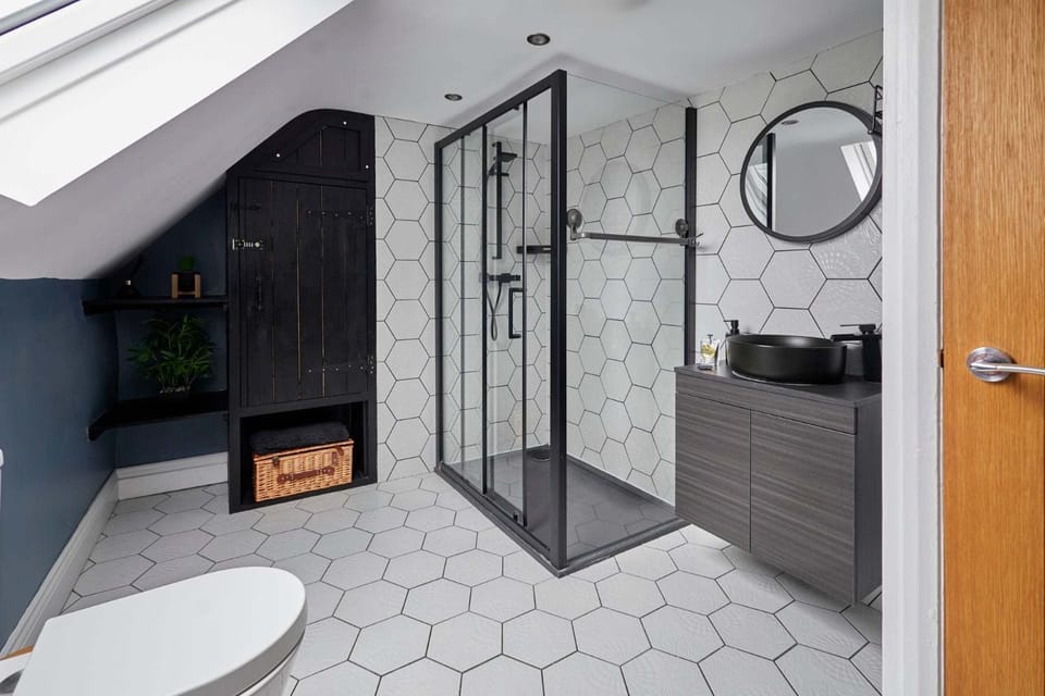 Shower, Toilet, Bathroom