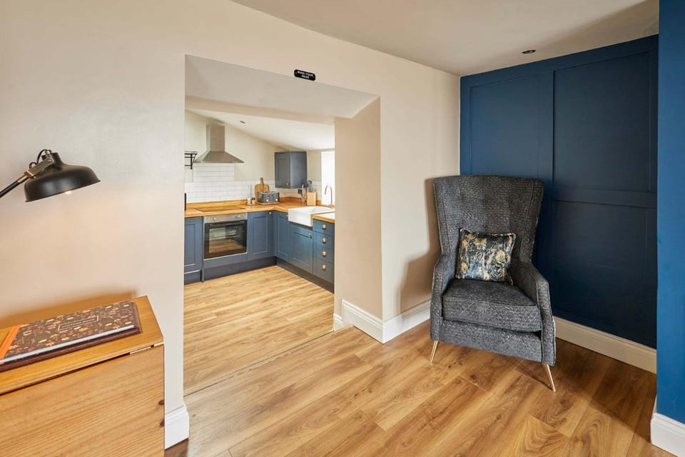Kitchen or kitchenette, Seating area