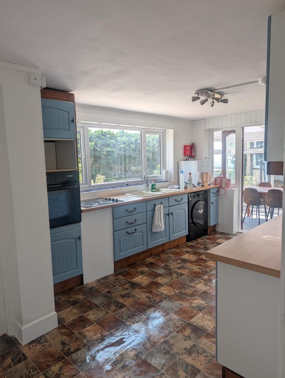 Charming 2 Bedroom Bungalow Retreat on the Edge of Weston super Mare Apartment in Weston-super-Mare
