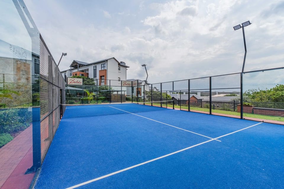 Day, Tennis court