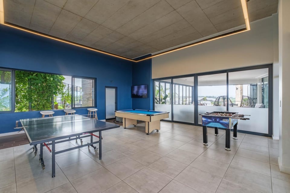 Billiard, Game Room