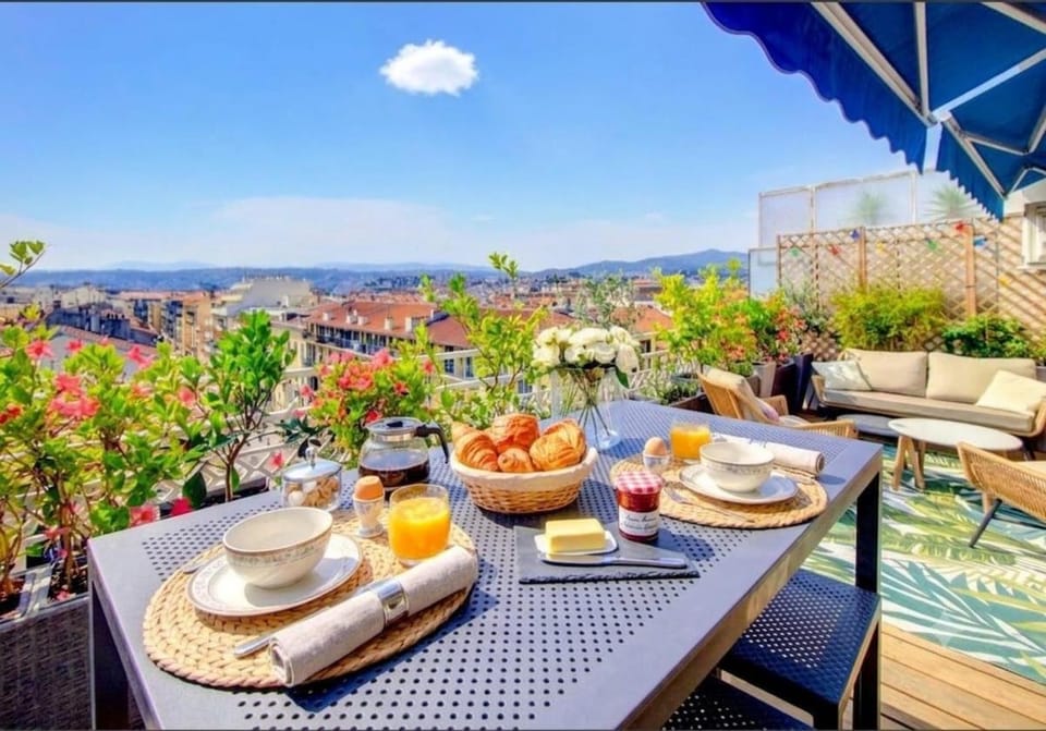 Patio, Natural landscape, Balcony/Terrace, Dining area