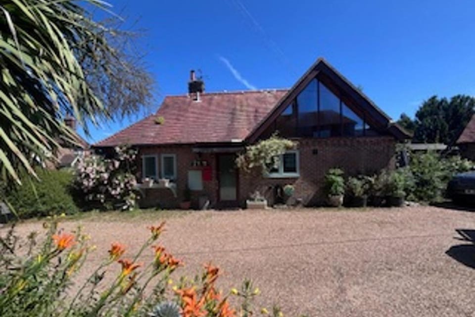 Sleeps 5 with in picturesque Chiddingly Apartment in Wealden District
