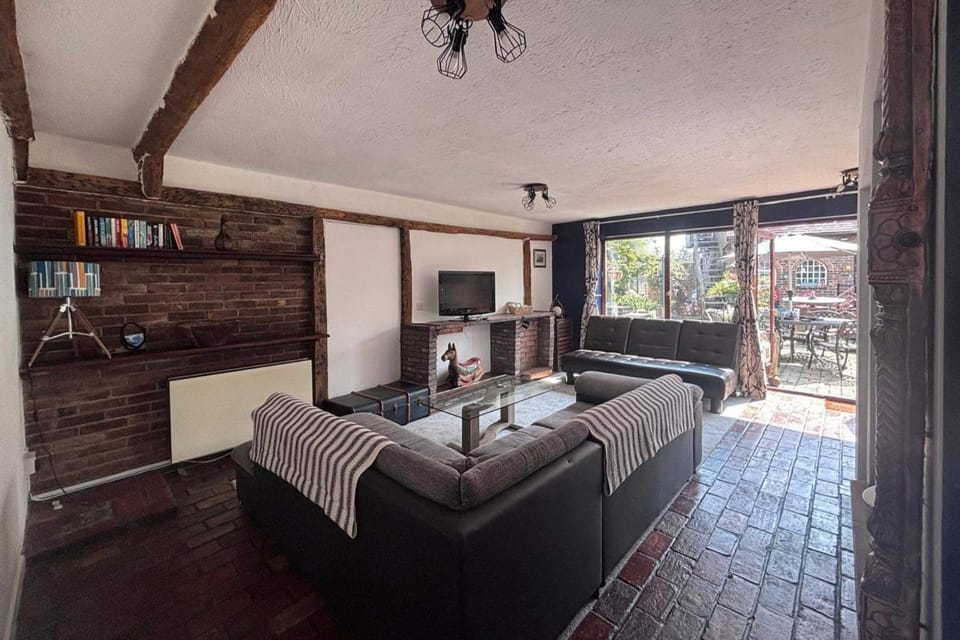Sleeps 5 with in picturesque Chiddingly Apartment in Wealden District