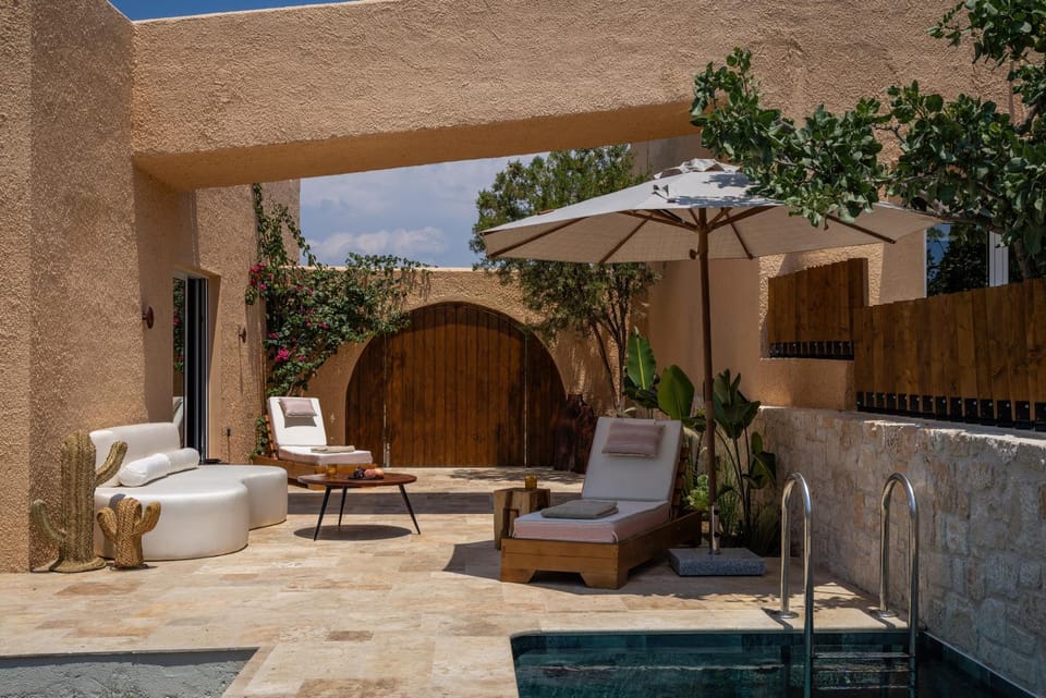 Patio, Day, Seating area, Swimming pool, sunbed