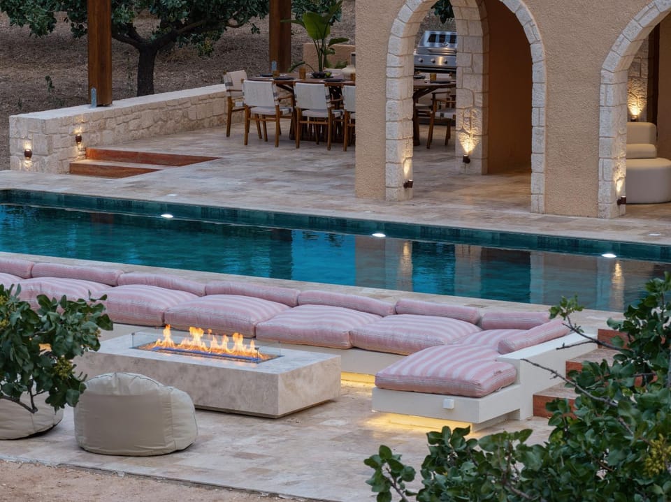 Patio, Day, Seating area, Swimming pool, sunbed