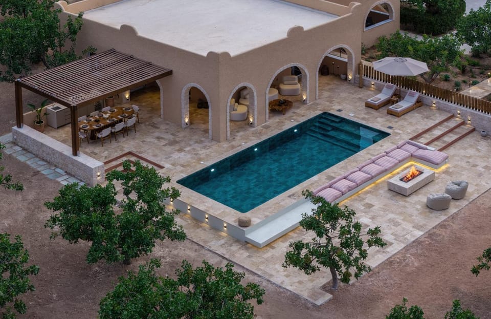 Patio, Day, Swimming pool, sunbed