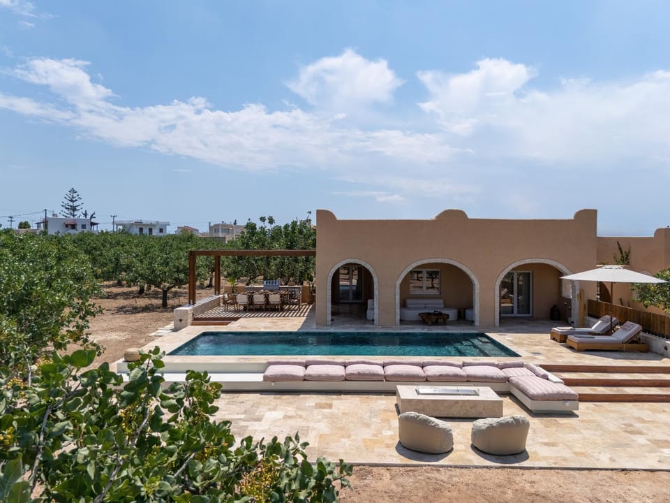 Property building, Patio, Day, Swimming pool, sunbed