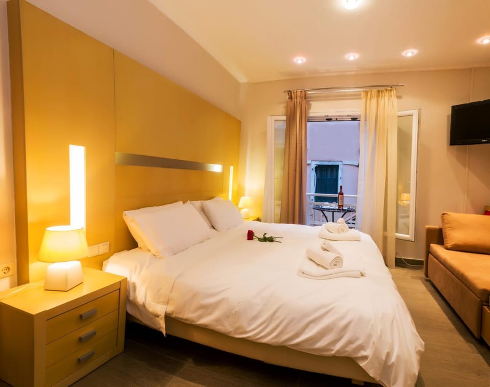 Bed, TV and multimedia, Photo of the whole room