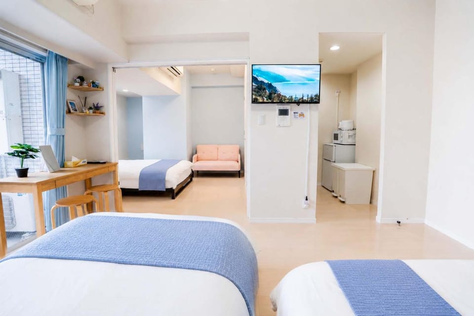 Bed, TV and multimedia, Kitchen or kitchenette, Living room, Photo of the whole room, Seating area, Dining area, Bedroom, air conditioner