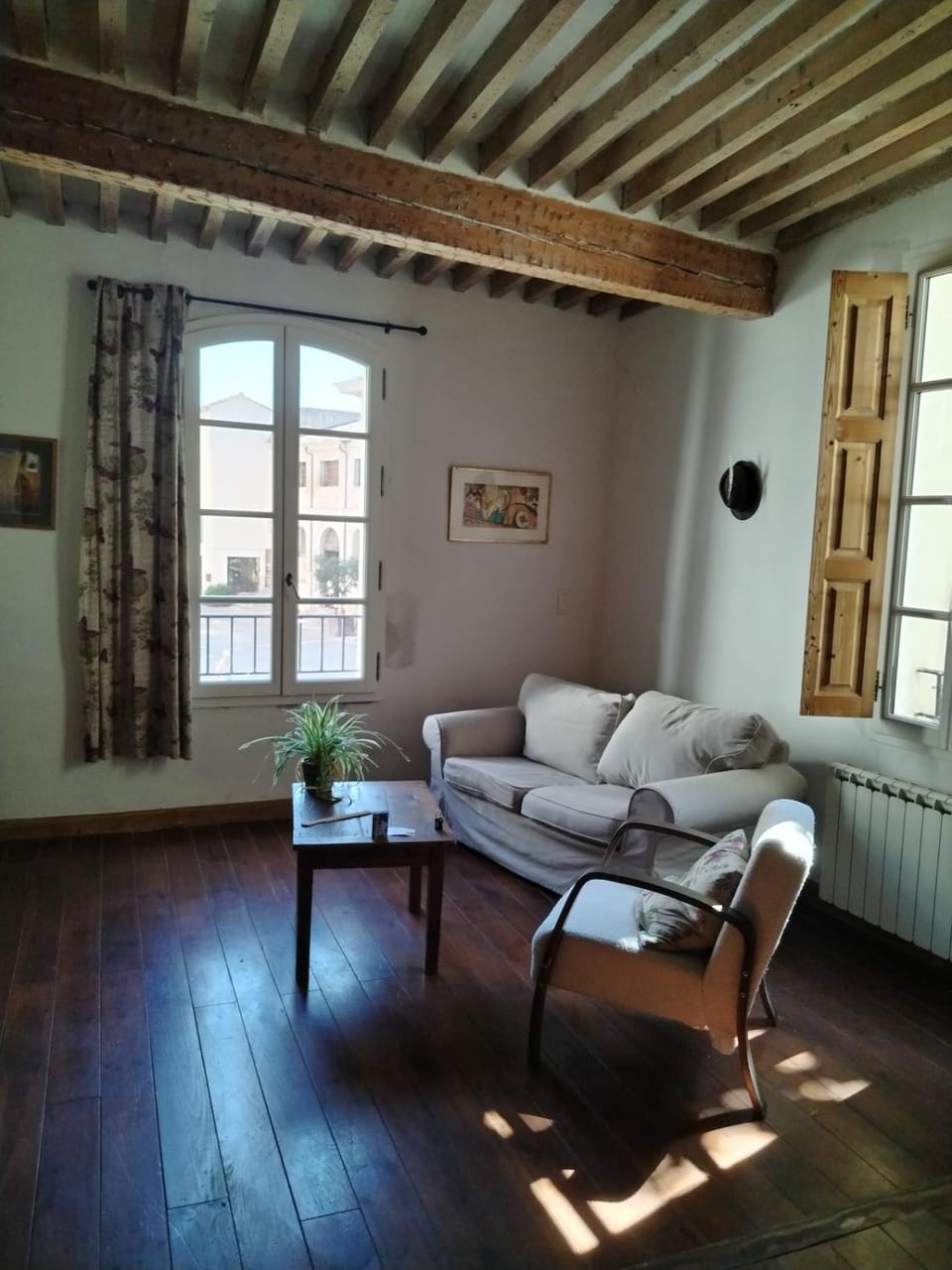Appartement central avec vue sur la collégiale Apartment in L'Isle-sur-la-Sorgue