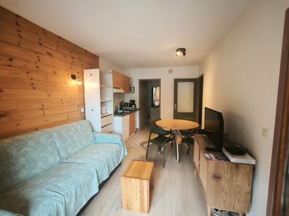 TV and multimedia, Kitchen or kitchenette, Living room, Dining area