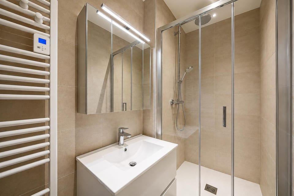 Le Smart & Cosy - Location Logement Entier - 2 Chambres - Parking Gratuit autour de la coproriété -- Wifi Fibre -Gare à 20 min Apartment in Grenoble
