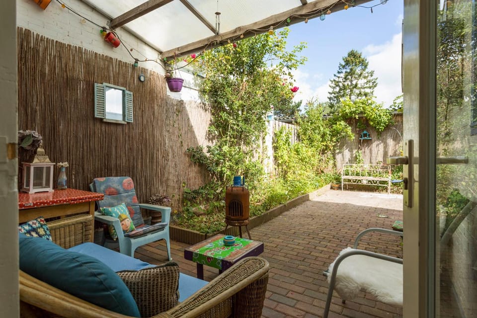De Lila Vila, kleurrijke tussenwoning nabij centrum Leeuwarden Apartment in Leeuwarden
