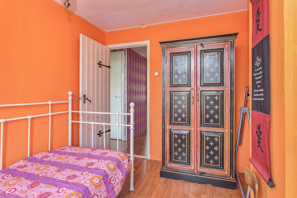 De Lila Vila, kleurrijke tussenwoning nabij centrum Leeuwarden Apartment in Leeuwarden