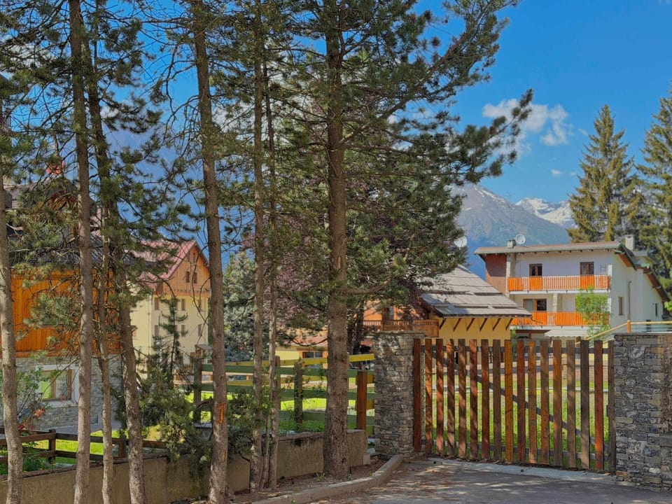 Homeby - Les Clotes Apartment in Sauze d'Oulx