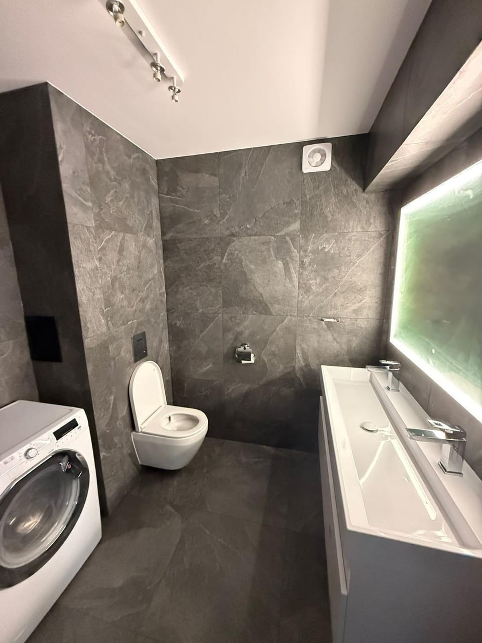 Bathroom, towels, washing machine