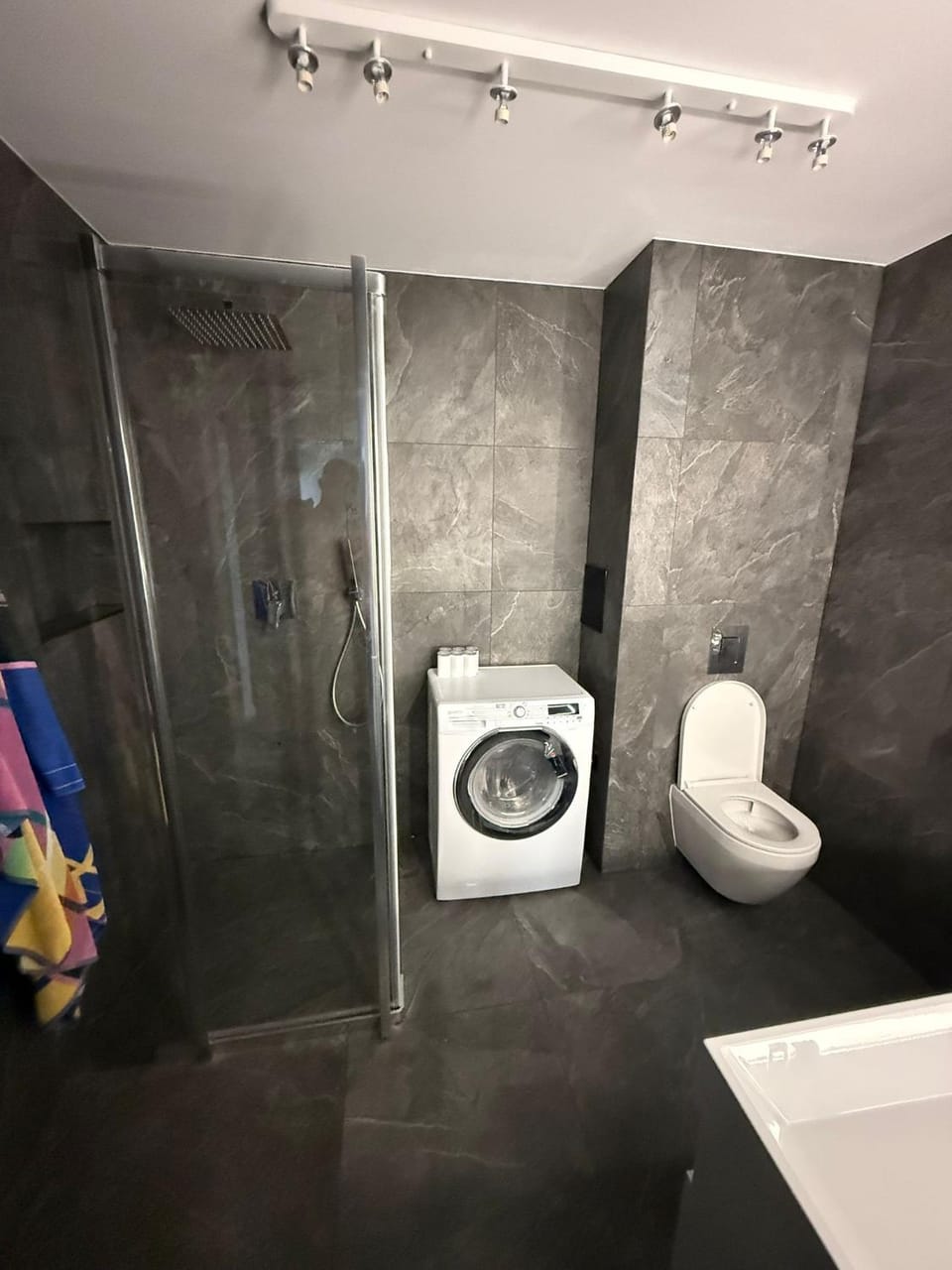 Shower, Bathroom, towels, washing machine