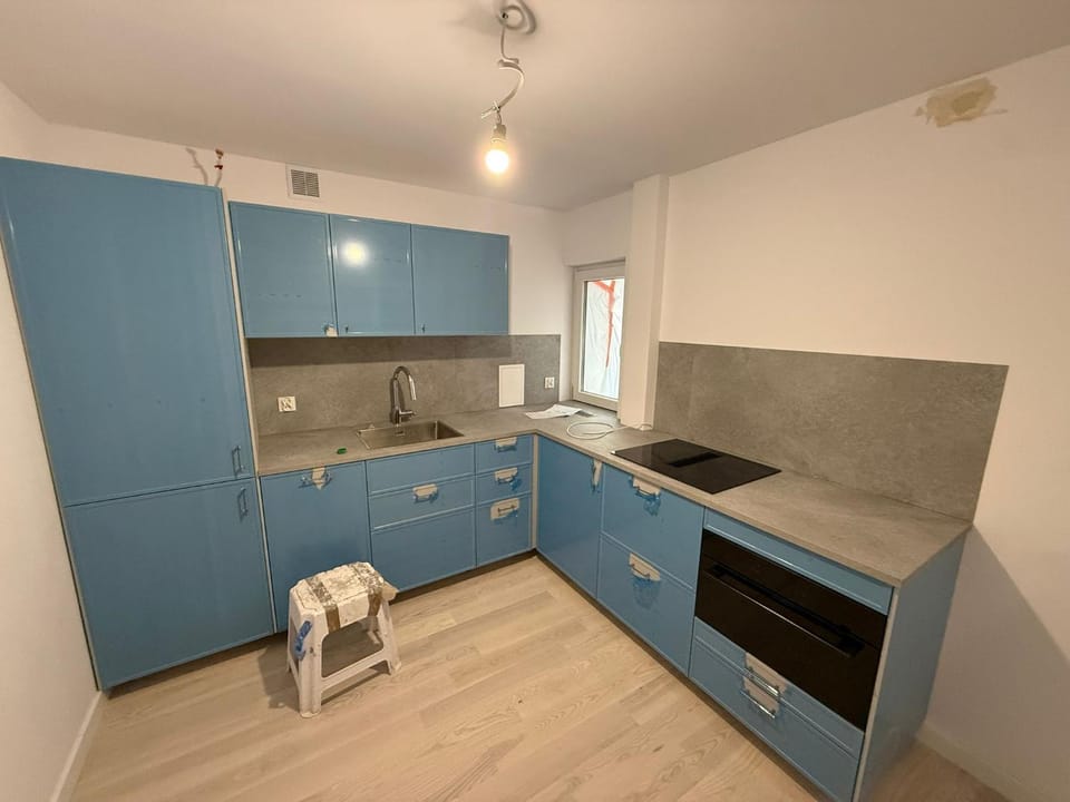 Coffee/tea facilities, Kitchen or kitchenette, stove