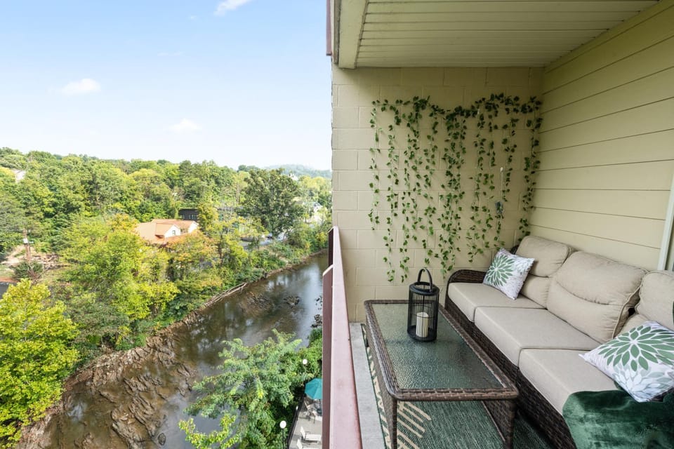 The Riverside Retreat House in Pigeon Forge