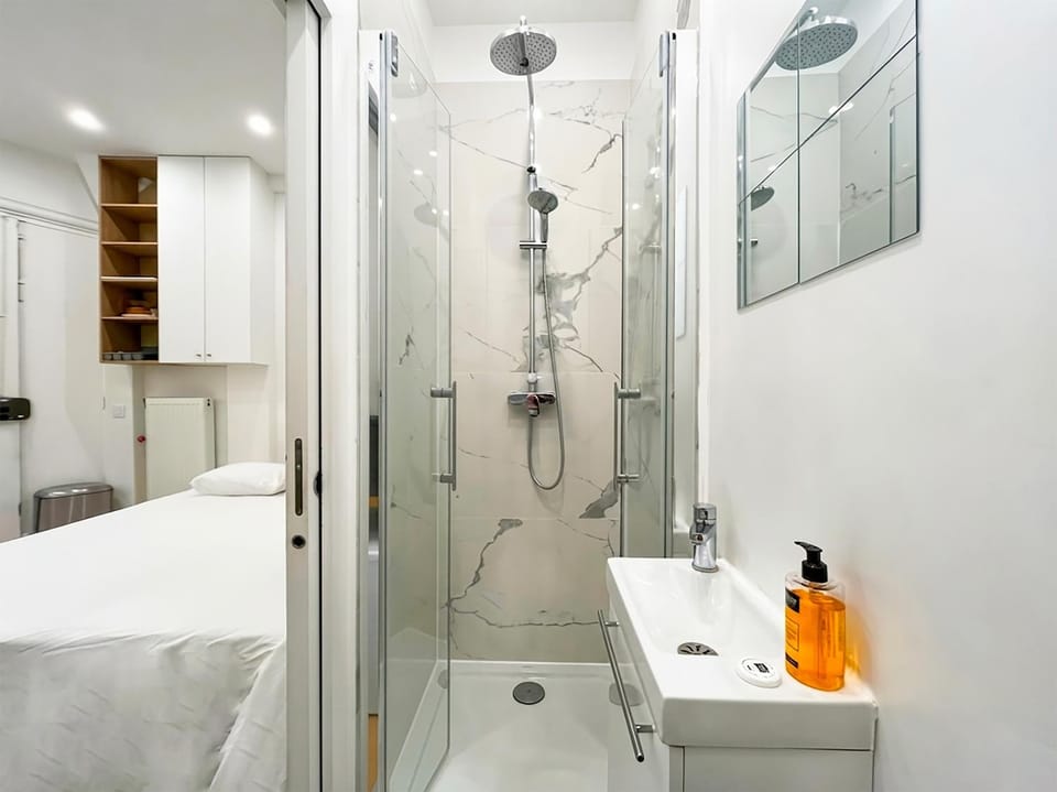 UrbanFlat 165 - Studio Tourisme & Business Paris Centre Apartment in Paris