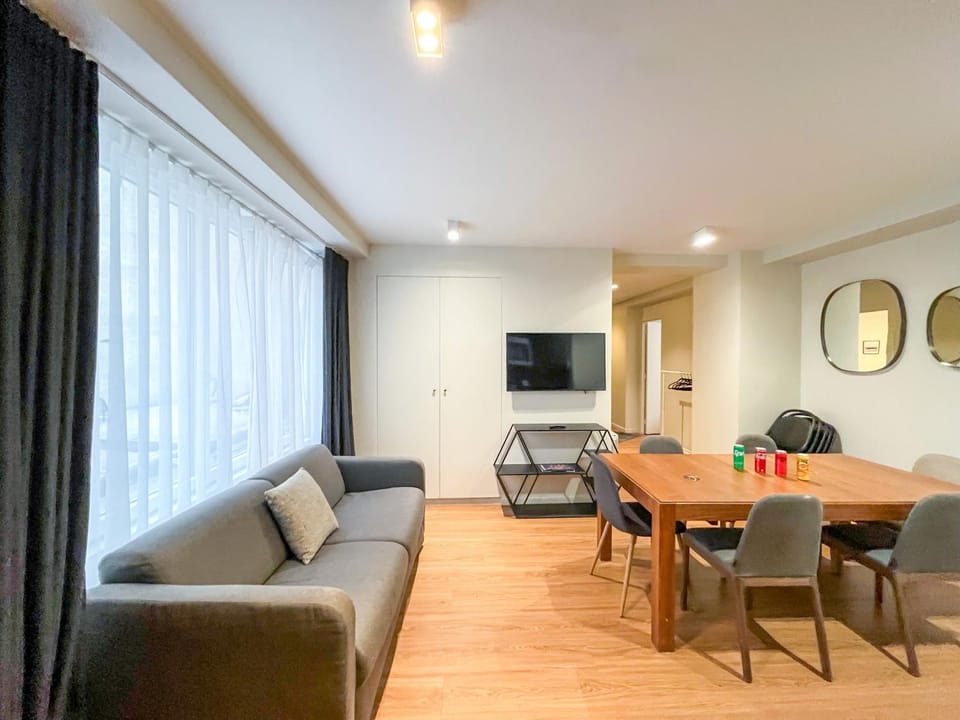 UrbanFlat 122 - Grand Appartement au centre de Paris Apartment in Paris