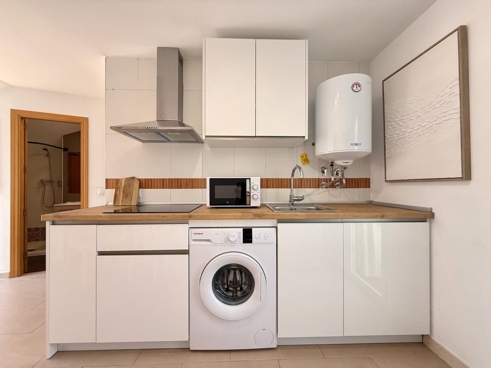 Kitchen or kitchenette, stove, washing machine