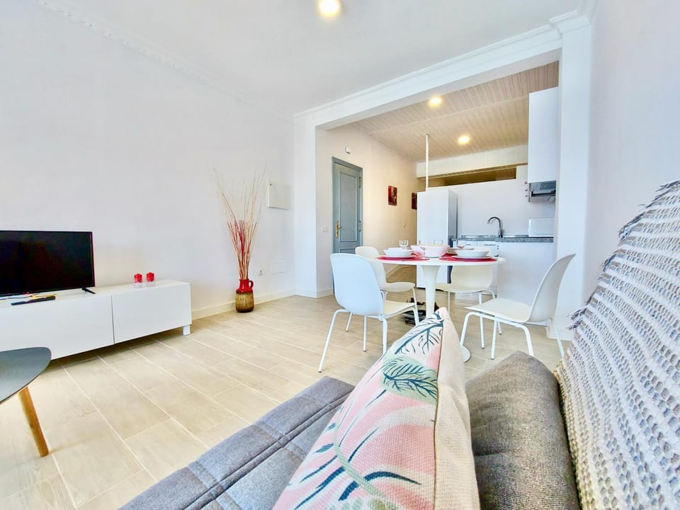 TV and multimedia, Living room, Dining area