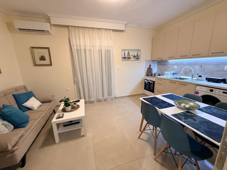 Seating area, Dining area, air conditioner