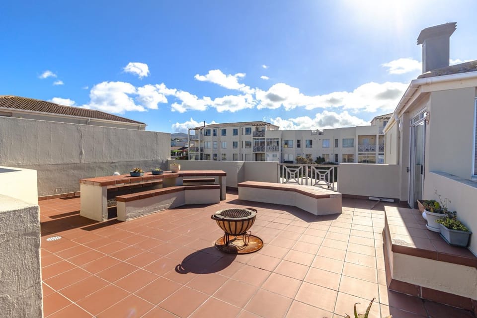 214 Hermanus Beach Club Apartment in Hermanus