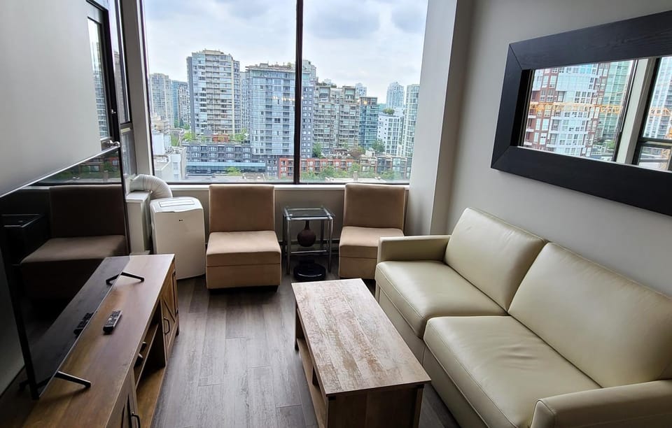 TV and multimedia, Living room, Seating area, Evening entertainment