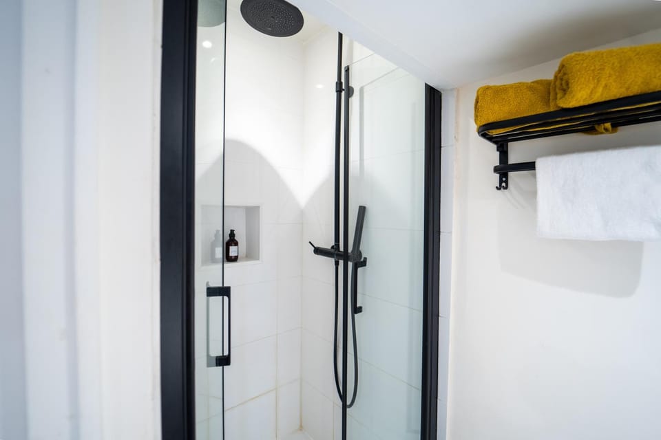 Shower, Bathroom, towels