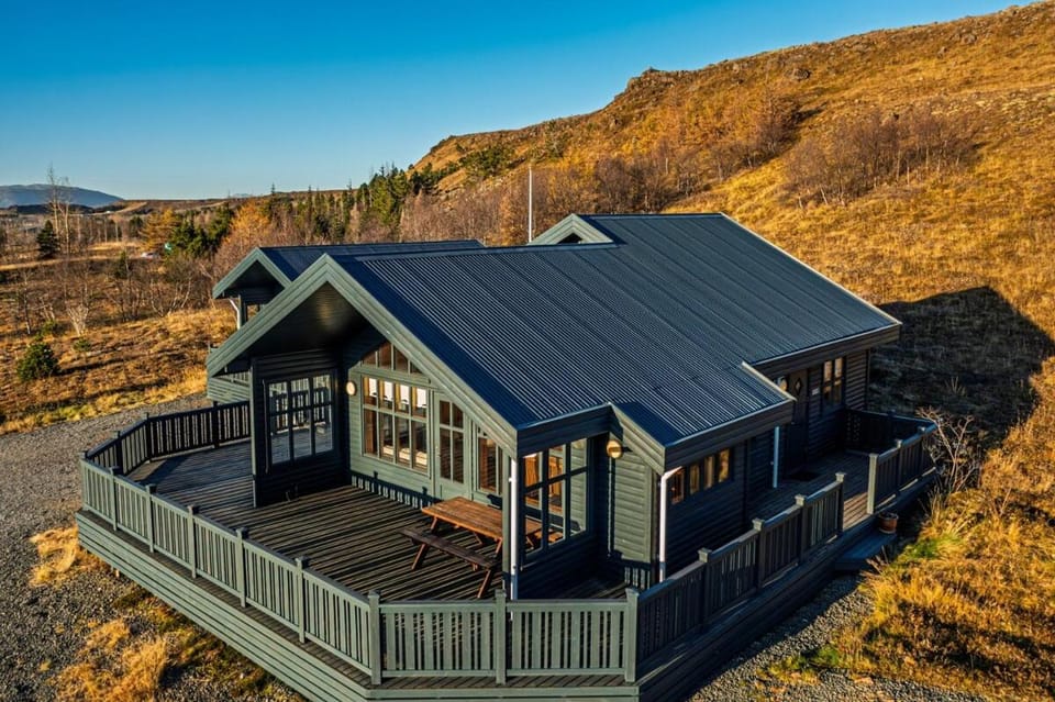 5BR Summerhouse with Sauna, Hot Tub and Scenic Views Apartment in Southern Region