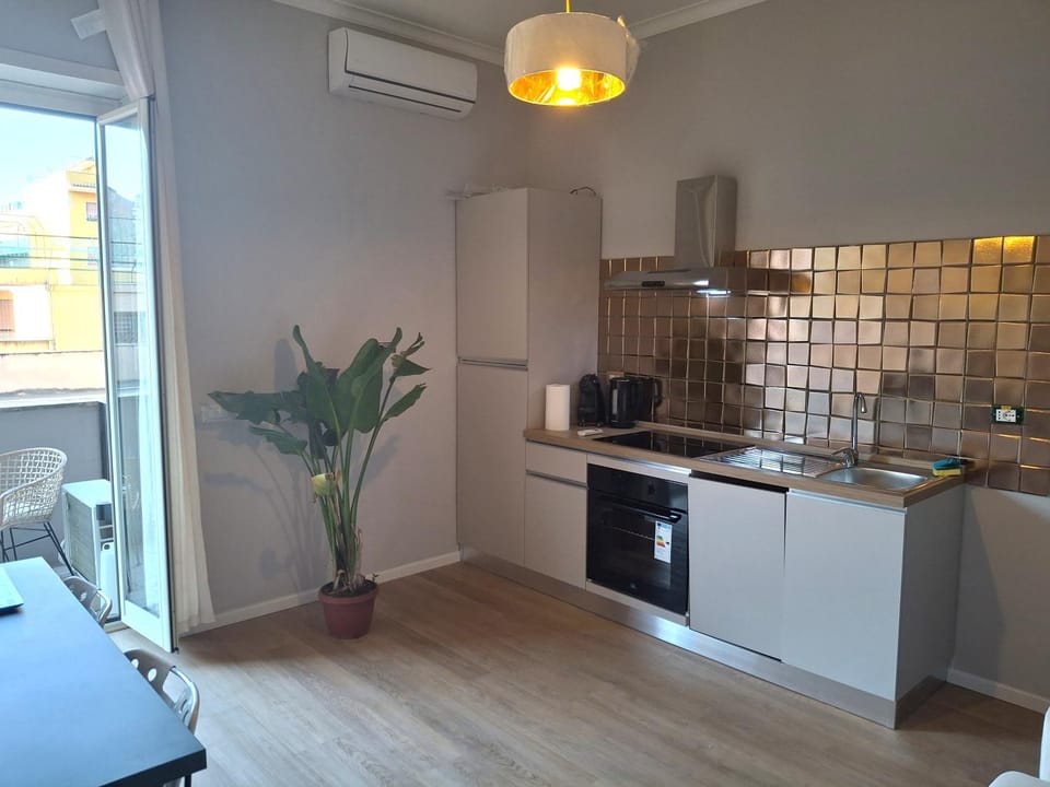 Communal lounge/ TV room, Balcony/Terrace, kitchen