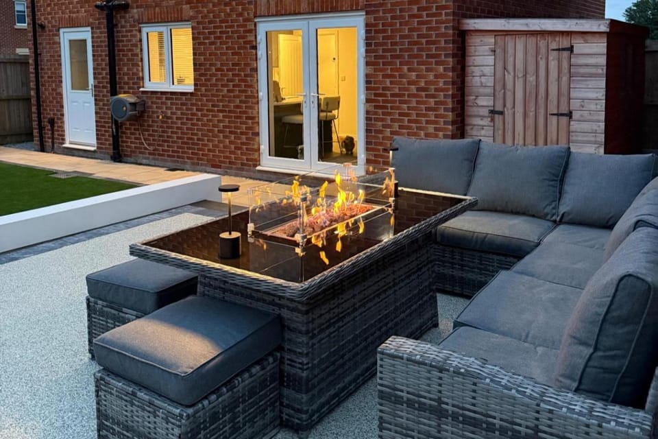 Patio, Day, Living room, Seating area
