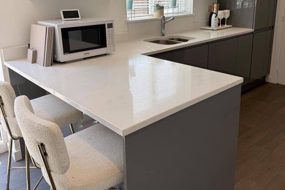 Kitchen or kitchenette, oven