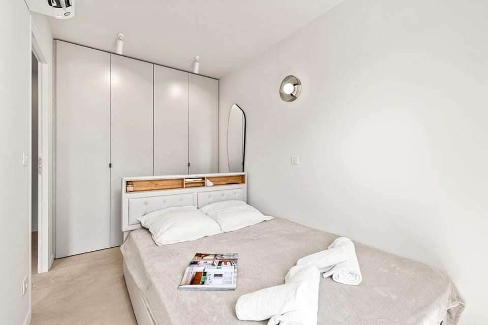CARABACEL - One room Suite AC and Balcony Apartment in Nice