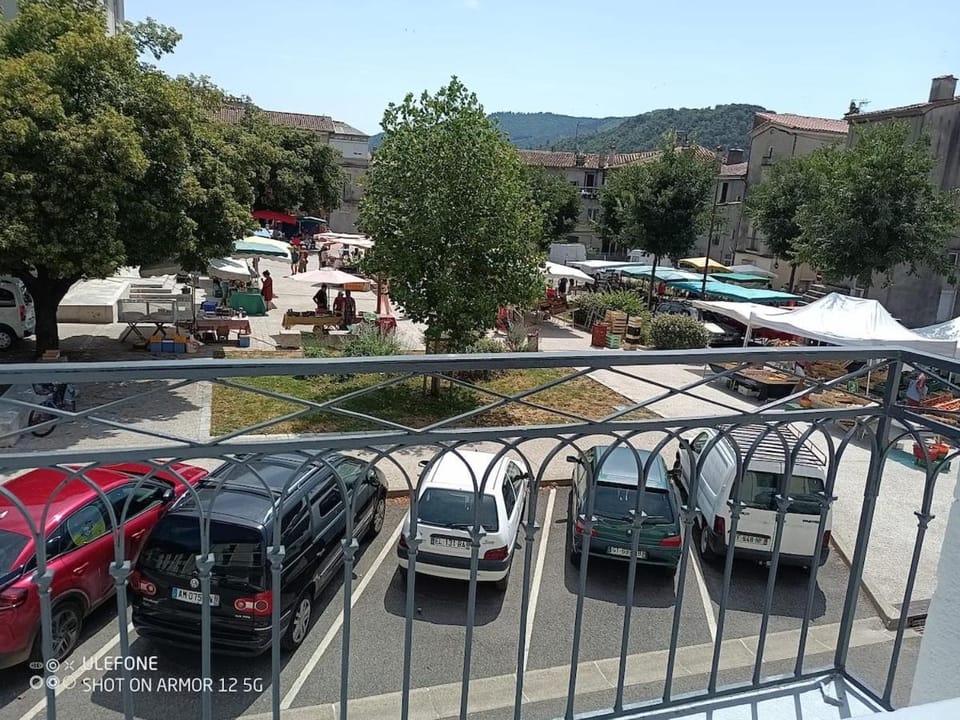 Supermarket/grocery shop