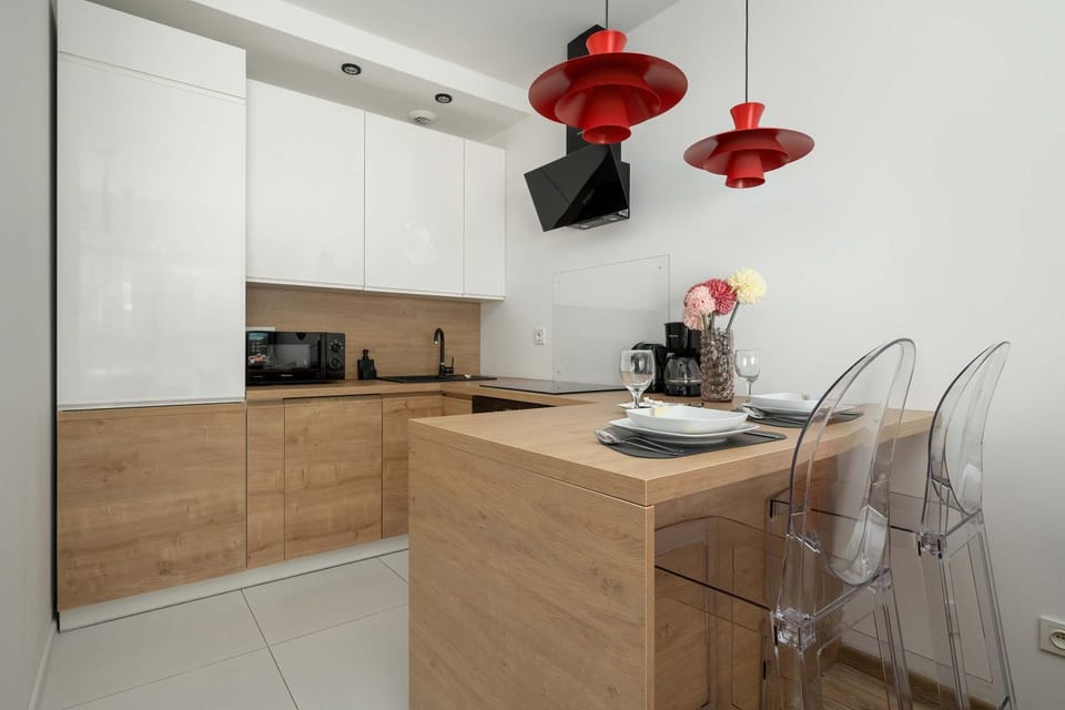 Kitchen or kitchenette, Dining area, stove