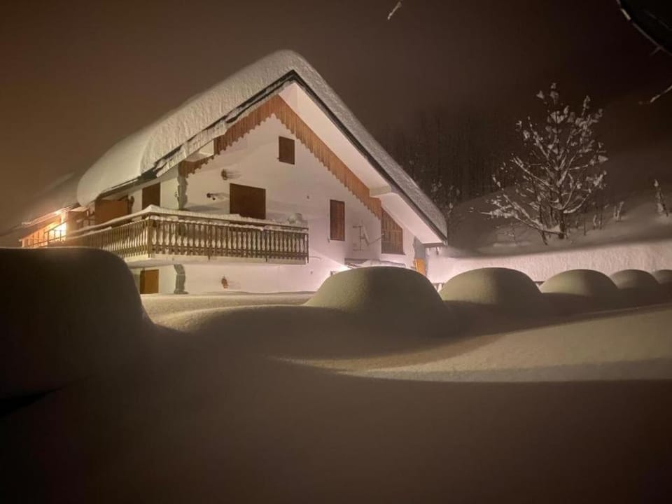 Rocca dell'Abisso Suite Comfort Relax Ski in-Ski out-Limone Piemonte Apartment in Liguria