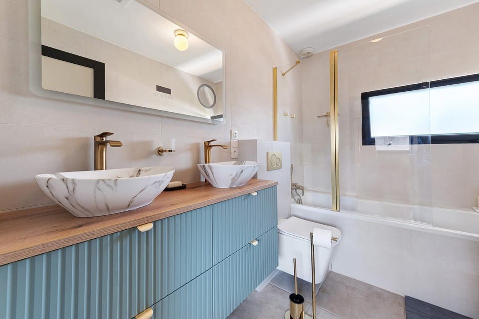 Bathroom, Living room