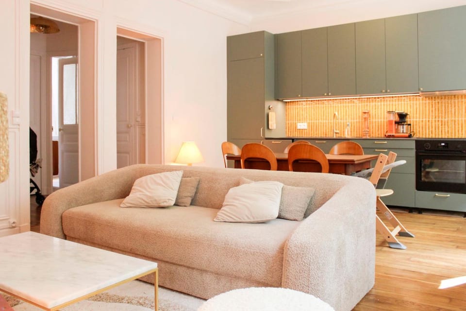 Apartment near the Buttes-Chaumont Apartment in Paris
