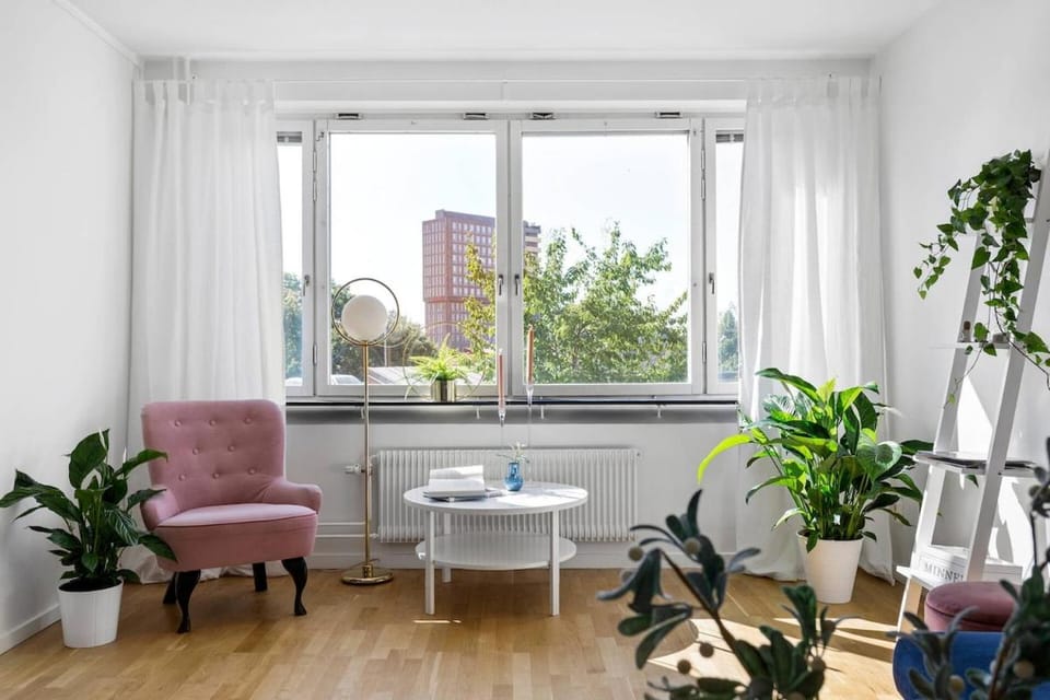Big room in a large family apartment close to city Apartment in Huddinge